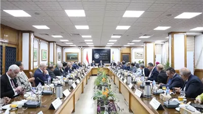 زير التعليم العالي والقائم بعمل وزير الثقافة يترأس اجتماع المجلس الأعلى للجامعات بالمنيا