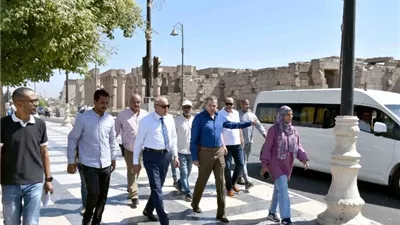 محافظ الأقصر يتفقد الرصف ورفع كفاءة الطرق فى الشوارع