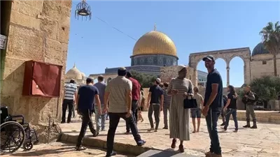 عشرات المستوطنين يقتحمون المسجد الأقصى
