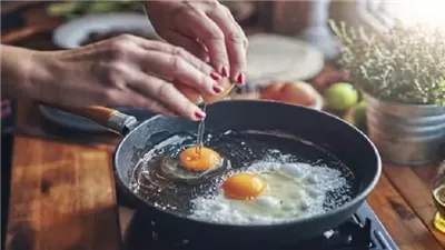 صفار أم بياض؟.. أيهما يمنحك فيتامين د الموجود في البيض؟