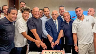 سفير مصر يُهنئ المنتخب الوطني بالفوز على جنوب السودان .. صور