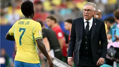 مدرب منتخب البرازيل يدعم فينيسيوس جونيور