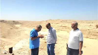 رئيس مدينة ملوى يتابع جاهزية مخرات السيول استعداداً لفصل الشتاء
