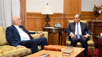 وزير الخارجية يبحث مع أمين سر اللجنة المركزية لحركة فتح تطورات الأوضاع بقطاع غزة والضفة الغربية