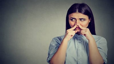 خبيرة تغذية: تغير رائحة الجسم قد يكشف مشكلات صحية
