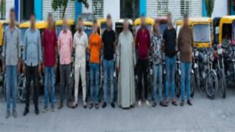 المتهمون أمام المضبوطات