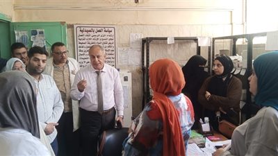 وكيل وزارة الصحة بالقليوبية يحيل مقصرين للتحقيق بمركزي طب الخانكة وأبو زعبل