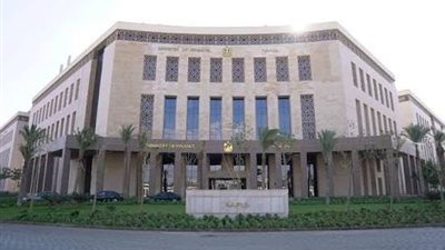 الاقتصاد المصري يثبت قدرته على التكيف بعد تثبيت تصنيف «فيتش»