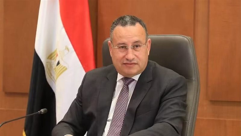 الدكتور عبدالعزيز