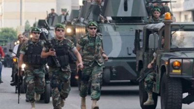 الجيش اللبنانى يفتح الطرقات والحياة تعود تدريجيا إلى طبيعتها