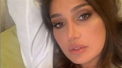 اطلالة ساحرة ورقيقة لسندريلا حلا شيحة تخطف الانظار