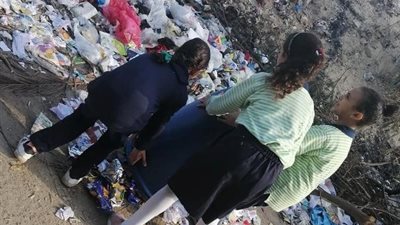 اقالة مدير مدرسة طلاب القاء القمامة في الإسماعيلية واحالته للتحقيق ..صور