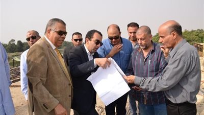 نائب محافظ الإسماعيلية يتابع انشاء حائط جسر ترعة السويس
