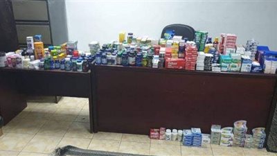مداهمة مخزن وبداخلة عقاقير مهربة جمركياً داخل مخزن بالتجمع الأول