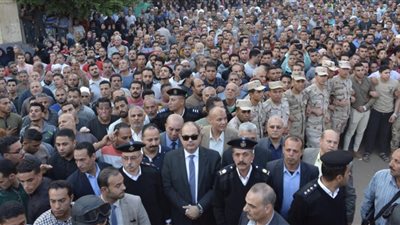 محافظ الغربية يؤدى صلاة الجنازة على روح الشهيد عمر شعبان بقرية سندبسط بزفتي