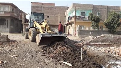 إزالة حالتي تعد علي الأراض الزراعية بمنفلوط بأسيوط