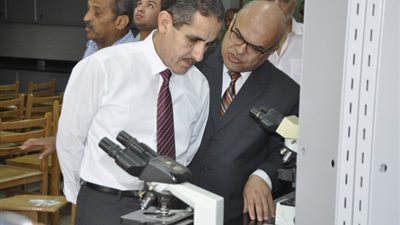 تطوير البنية التحتية والمعامل وتوفير العلاج للعاملين والطلاب بجامعة القناة