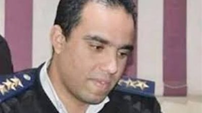 إنسانية ضابط ترسم ضحكة على وجه 