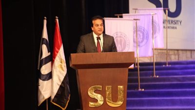 وزير التعليم العالي يشهد احتفال جامعة سيناء بتخريج دفعة من طلابها بالعريش