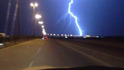 برق و رعد..طقس غير مستقر يضرب السعودية