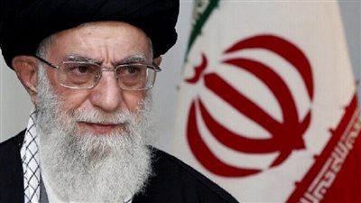 احتجاجات إيران.. خامنئي يؤيد زيادة أسعار البنزين