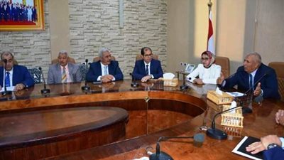 محافظ الوادى الجديد يستقبل وفد إنشاء جامعة الأزهر بالصور