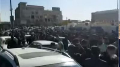 محلل اقتصادي: الضغوط الأمريكية أجبرت ايران على رفع أسعار المحروقات .. فيديو