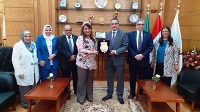 اللقاء التعريفى الاول لشبكة بحوث السرطان بجامعة بنها