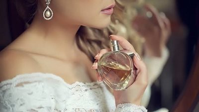 ٣ نصائح ذهبية لتثبيت العطور علي الجسم