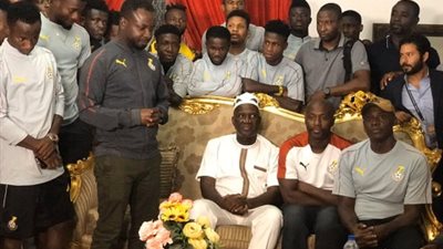 سفير غانا بالقاهرة يستضيف منتخب بلاده بمقر اقامته