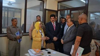 جولة وزير التنمية المحلية بالخانكة تكشف التراخي في تحصيل مستحقات بـ 4 مليون جنيه