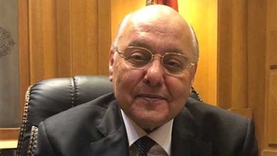 موسى مصطفى موسى ضيف صالون 