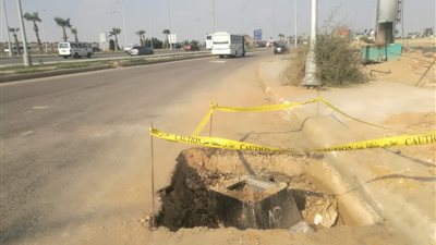 رفع المخلفات المتراكمة على الطرق والمحاور الرئيسية بمدينة 6 أكتوبر