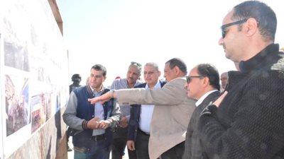 محافظ البحيرة ومدير تطوير العشوائيات يتفقدا ميناء الصيد برشيد..صور