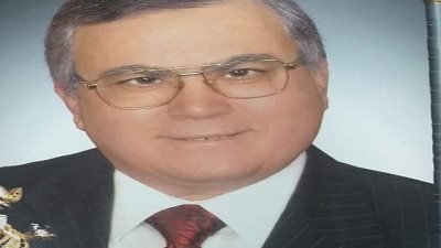استشارى عيون يلقى محاضرة عن أمراض الشبكية بمؤتمر طبى بلوكسمبرج