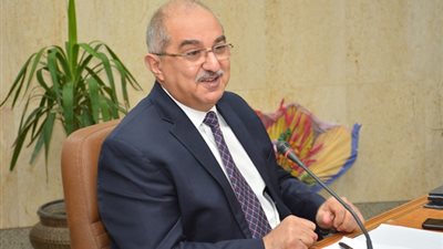 رئيس جامعة أسيوط يعين 12 رئيس قسم جديد بكليات الجامعة