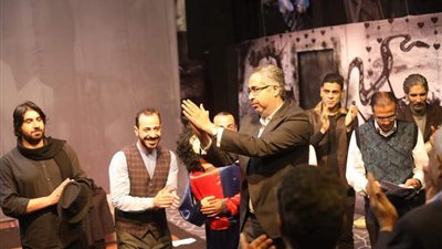 اسماعيل مختار يفتتح العرض المسرحى 
