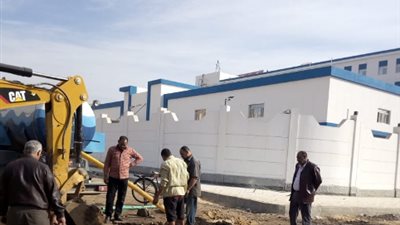 السيطرة على كسر ماسورة مياه بحي ثان الزقازيق..صور