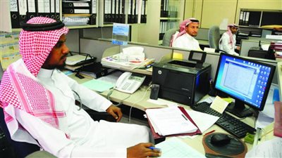 السعودية تسمح للموظفين بالعمل في التجارة والقطاع الخاص