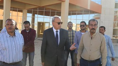 محافظ قنا يتابع عدد من المشروعات بمدينة قنا الجديدة