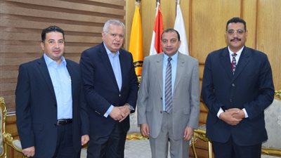 رئيس جامعة بني سويف يستقبل السفير العرابي