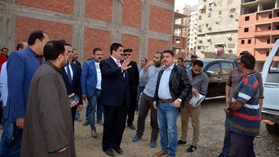 محافظ القليوبية يستأنف جولاته المفاجئة على الأبراج المخالفة