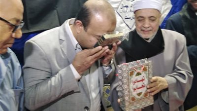 رئيس مركز أرمنت بالأقصر يكرم حفظة القرآن