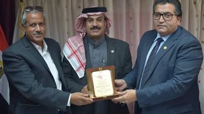 مجلس الأمناء والآباء بالمحافظة يكرم وكيل الوزارة ورئيس المجلس السابق