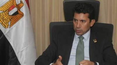 وزير الرياضة يتفقد مركز شباب الاندلس ويشيد بمنشاته