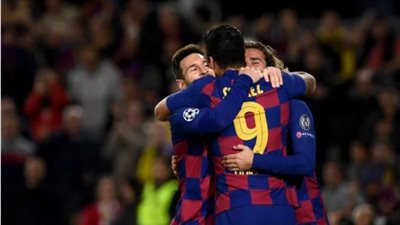 بالفيديو.. برشلونة يضرب دورتموند بثلاثية ويتأهل لدور الـ16 بدوري الأبطال
