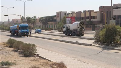 بالصور.. رفع كفاءة الطرق بالمنطقة الصناعية والحي المتميز بمدينة 6 أكتوبر