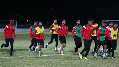 فقرة بدنية للاعبي الأهلي في المران الثاني بتونس