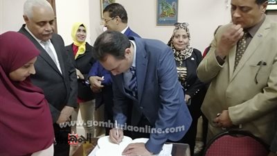 نائب وزير التعليم يتفقد قوافل تعليمية مجانية لطلاب الإعدادية والثانوية بالبدارى
