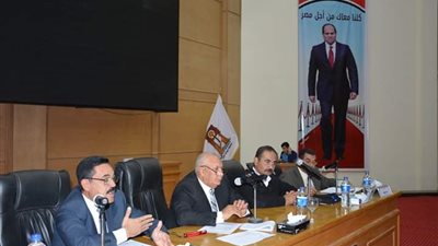 الزملوط يشدد بضرورة العمل الميداني وحصر احتياجات القري بالوادى الجديد.صور